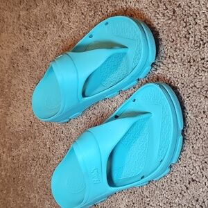 Blue Birkenstock Birkis Sandals w Ventilation Holes and Textured Footbed 39 E2